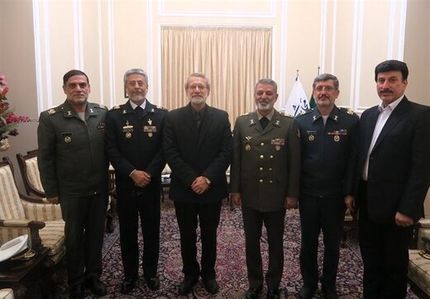 عکس یادگاری لاریجانی و فرماندهان بلندپایه ارتش