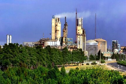 مدیرعامل و ۲ معاون پتروشیمی شیراز بازداشت شدند