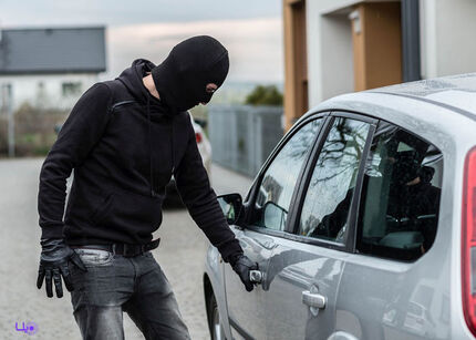 دزدی که از ۶۰ خودرو سرقت کرد بالاخره گیر افتاد
