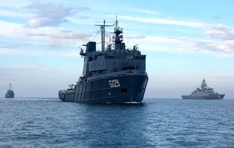 رزمایش مرکب امداد و نجات در دریای خزر بین ایران و جمهوری آذربایجان در حال برگزاریست