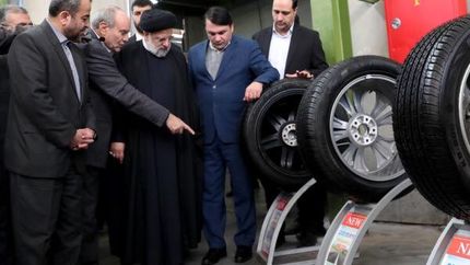 رئیس جمهور از اولین خط تولید تایر تک مرحله‌ای کشور بازدید کرد