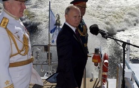 پوتین: نیروی دریایی روسیه به‌زودی به موشک‌های فراصوت مجهز می‌شود