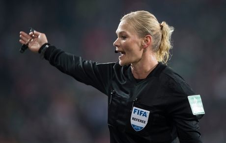 داوران زن در لیگ فوتبال عربستان سوت خواهند زد