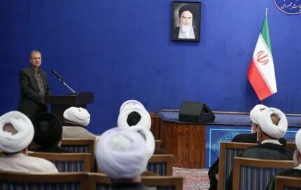 ربیعی: حمله به دولت هنر شده است/ حمایت جامعه روحانیت از دولت جای تقدیر دارد