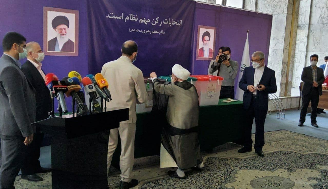 تصاویری از حضور پرشور در صف‌های رای‌گیری انتخابات ۱۴۰۰ / بخش اول