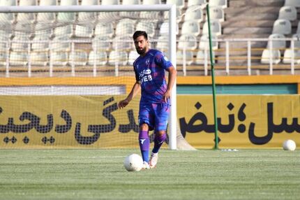 تراکتور، مدافع استقلال را خرید
