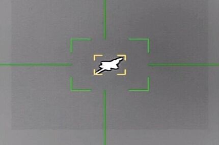 اصابت قرار گرفتن یک فروند جنگنده دشمن متخاصم از نوع F16 در بخش مرکزی ایران
