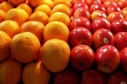 چه خبر از میوه شب عید: بیش از ۴۵ تن سیب و پرتقال برای شب عید ذخیره شده است