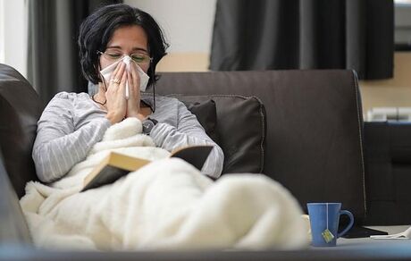 سرماخوردگی از ابتلا به اُمیکرون جلوگیری می‌کند