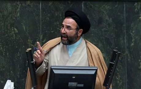 ذاکر: میز خدمت از ادارات برچیده شود تا مردم به راحتی با مسئولین حرف بزنند