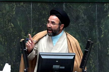 ذاکر: میز خدمت از ادارات برچیده شود تا مردم به راحتی با مسئولین حرف بزنند