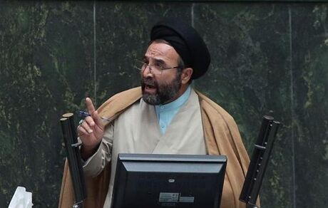 ذاکر: میز خدمت از ادارات برچیده شود تا مردم به راحتی با مسئولین حرف بزنند