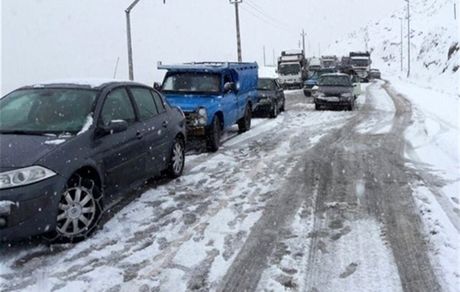 برف، راه ۷۳۳ روستای استان لرستان را مسدود کرد