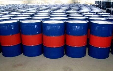 انبار احتکار روغن موتور و ضدیخ خودرو در بیرجند کشف شد