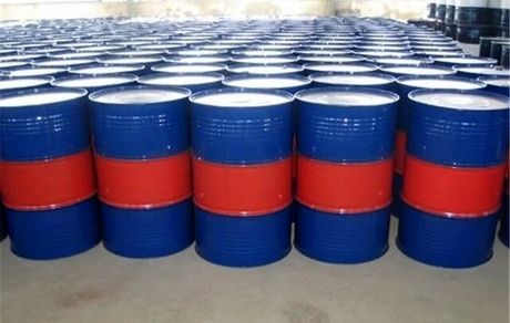 انبار احتکار روغن موتور و ضدیخ خودرو در بیرجند کشف شد