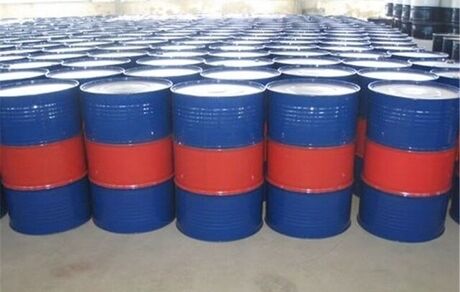 انبار احتکار روغن موتور و ضدیخ خودرو در بیرجند کشف شد