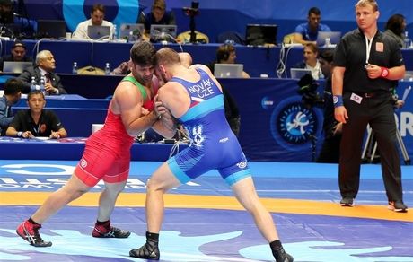 
درخواست وزیر ورزش از ظریف برای برگزاری جام جهانی کشتی فرنگی در ایران
