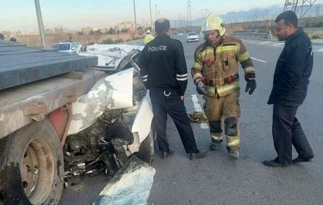 جان باختن راننده پژو پارس در تصادف با تریلی