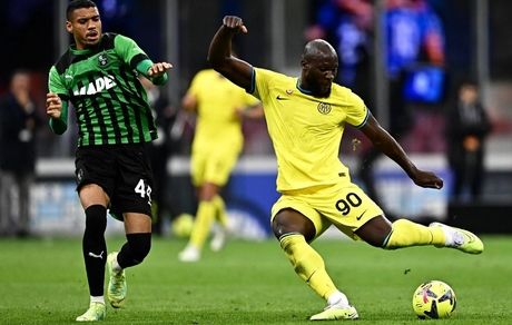 اینتر با شکست ساسولو به سهمیه نزدیک‌تر شد / میلان، ناامیدانه باخت