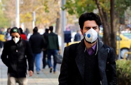 همه مردم حتی در فضای باز هم ماسک بزنند