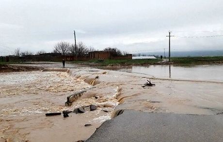 باران شدید راه ارتباطی هفت روستای ریگان را بست / مدارس تعطیل شد