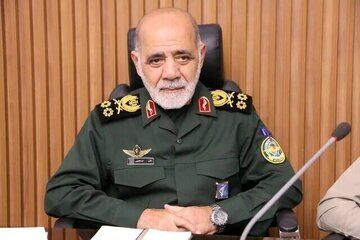 فرمانده قرارگاه مرکزی خاتم الانبیا: ترامپ برای سرپوش روی قدرت پوشالی آمریکا، برای خروج از جنگ، به سران برخی از کشورها پناه آورده است 