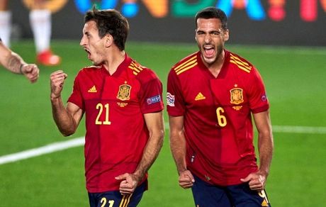 اسپانیا ۱ - ۰ سوئیس؛ لاروخا صدرنشین باقی ماند! 