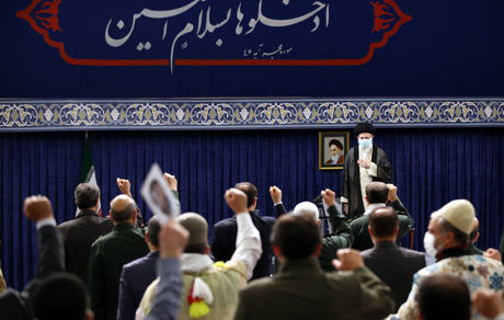 برنامه دشمن تضعیف ایمان و امید و القاء بن‌بست و کارنابلدی مسئولان است