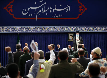 برنامه دشمن تضعیف ایمان و امید و القاء بنبست و کارنابلدی مسئولان است