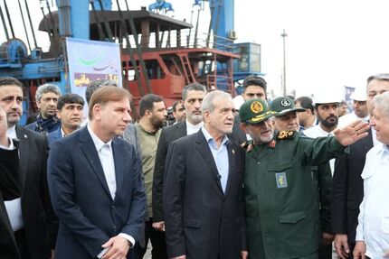 بازدید رئیس جمهور از مجموعه صنعتی شهید محلاتی بوشهر 