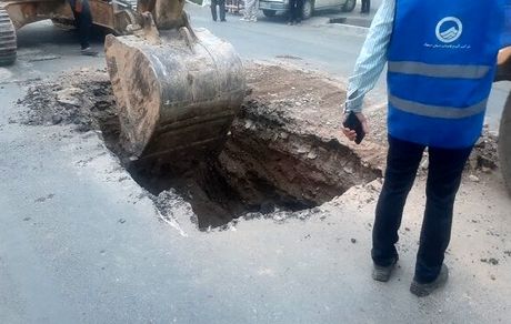 فرونشست یک خیابان در اصفهان