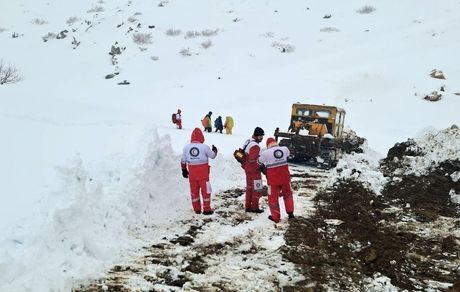 نجات معجزه‌آسای ۱۴ نفر از کولاک شدید سردشت
