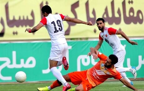  نصرتی: پرسپولیس نیاز به مهاجم شش‌دانگ دارد 