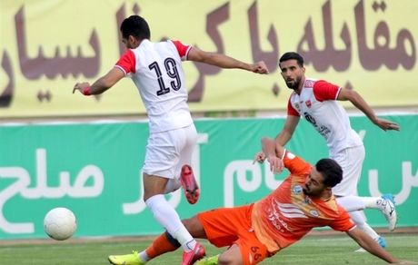  نصرتی: پرسپولیس نیاز به مهاجم شش‌دانگ دارد 