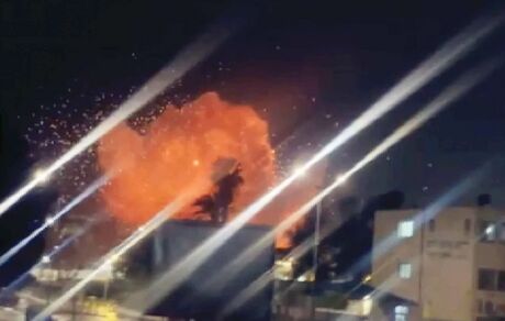 شهادت ۱۲ نفر و خسارت به ۲۰۰ واحد مسکونی در حملات دشمن به خیرآباد ورامین