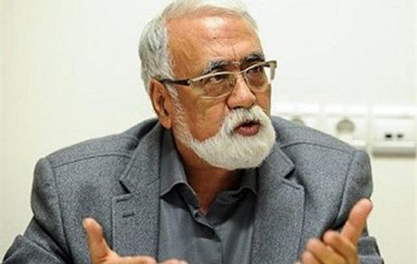 یک تهیه‌کننده سینما روی آنتن زنده تلویزیون بیان کرد: مخالفان «خانه پدری» دنبال فیلم‌های بی‌بو و خیاروار هستند