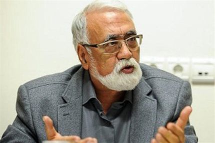 یک تهیه‌کننده سینما روی آنتن زنده تلویزیون بیان کرد: مخالفان «خانه پدری» دنبال فیلم‌های بی‌بو و خیاروار هستند