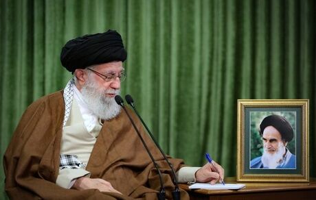 رهبر معظم انقلاب:  تهاجم سنگین ارتش آمریکا و زائده‌ی ننگین آن در این منطقه، مغلوب ابتکار و شجاعت و فداکاری جوانان ایران اسلامی شد