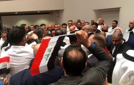 درگیری در جلسه پارلمان عراق/ رییس جلسه به بیمارستان منتقل شد