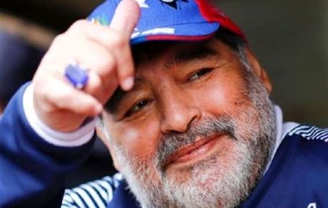 مارادونا از استعفایش منصرف شد و سرمربی «خیمناسیا» ماند!