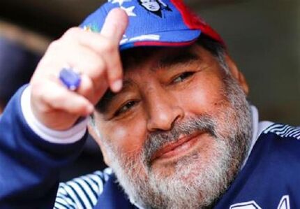 مارادونا از استعفایش منصرف شد و سرمربی «خیمناسیا» ماند!