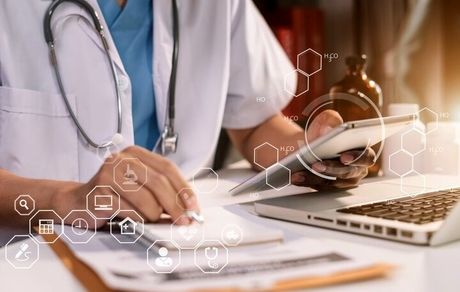 تمدید یک ماهه پروانه پزشکان