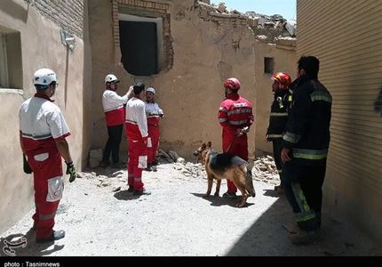 تخریب ساختمان متروکه در محله‌ قدیمی سنندج ۵ نفر را دچار حادثه کرد