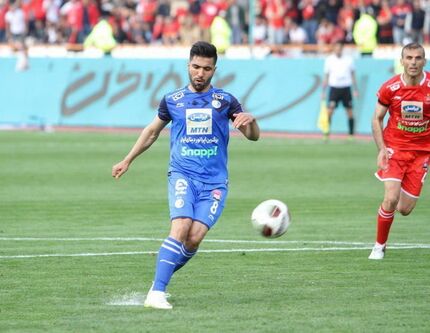 اخراج موقت هافبک استقلال با دستور فکری