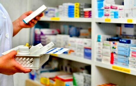 اصرار برای پایین نگه داشتن دستوری قیمت دارو راه به جایی نخواهد برد