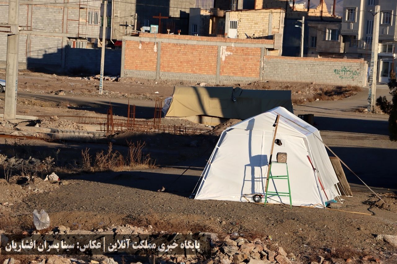 ادامه روزهای اسکان زلزله‌زدگان خوی در چادر
