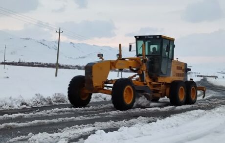 بارش ۴۰ سانتی برف در محورهای شهرستان پاوه