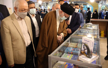 رهبر انقلاب اسلامی از سی‌وچهارمین نمایشگاه بین‌المللی کتاب بازدید کردند