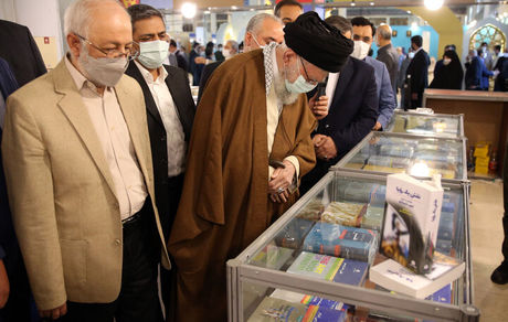 رهبر انقلاب اسلامی از سی‌وچهارمین نمایشگاه بین‌المللی کتاب بازدید کردند
