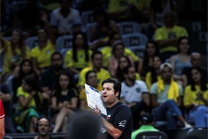 سرمربی تیم والیبال چادرملو جریمه و محروم شد